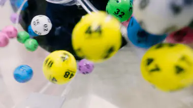 Cómo jugar a la Bonoloto: el sorteo diario de 0,50 € por apuesta
